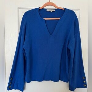 Loft Women's Blue V-Neck sweater.  Size M.  Only worn once.